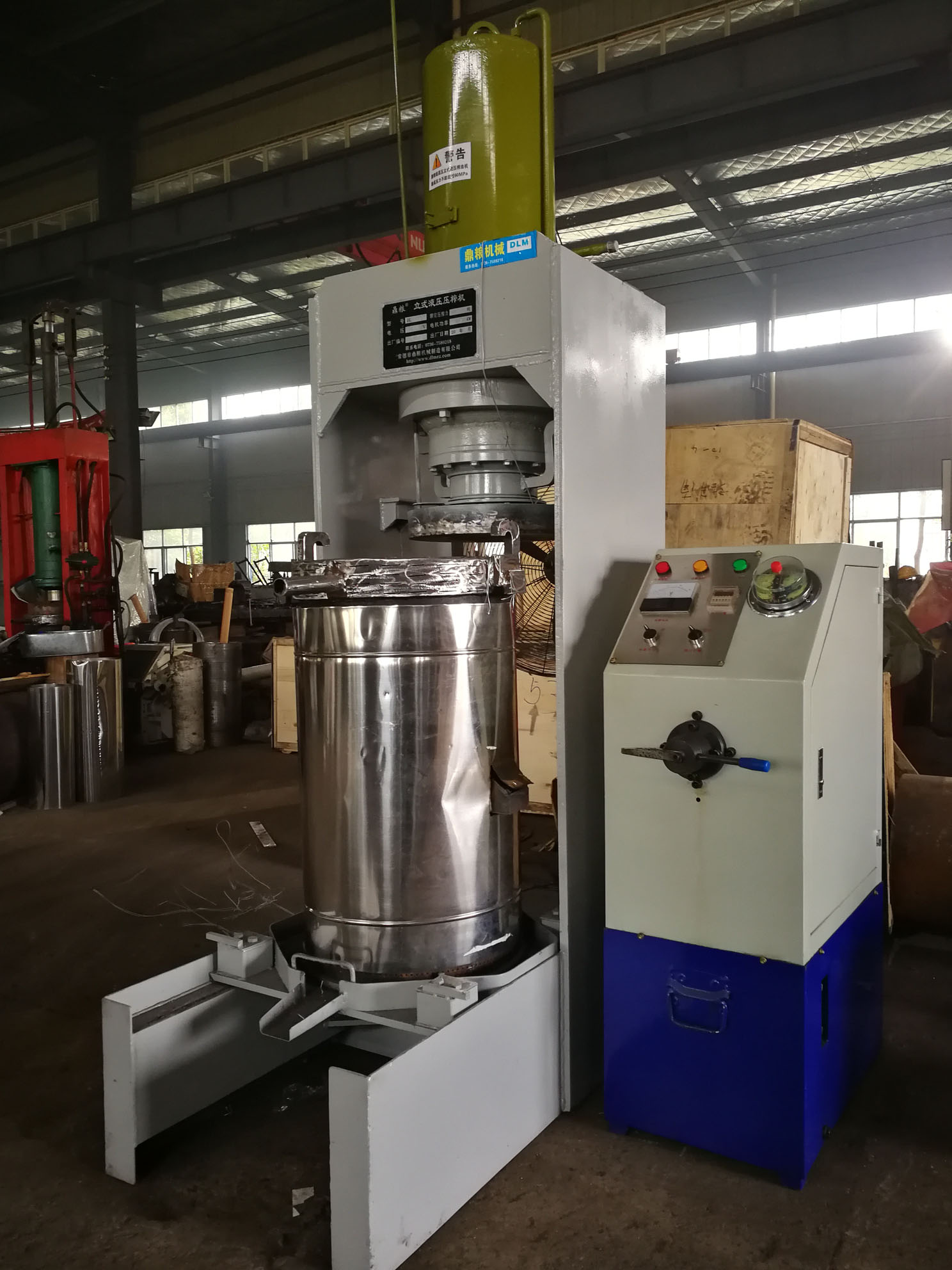不銹鋼超高壓立式液壓壓榨機，果汁壓榨機，果渣壓榨機，藥材壓榨，油渣處理，白土壓榨
